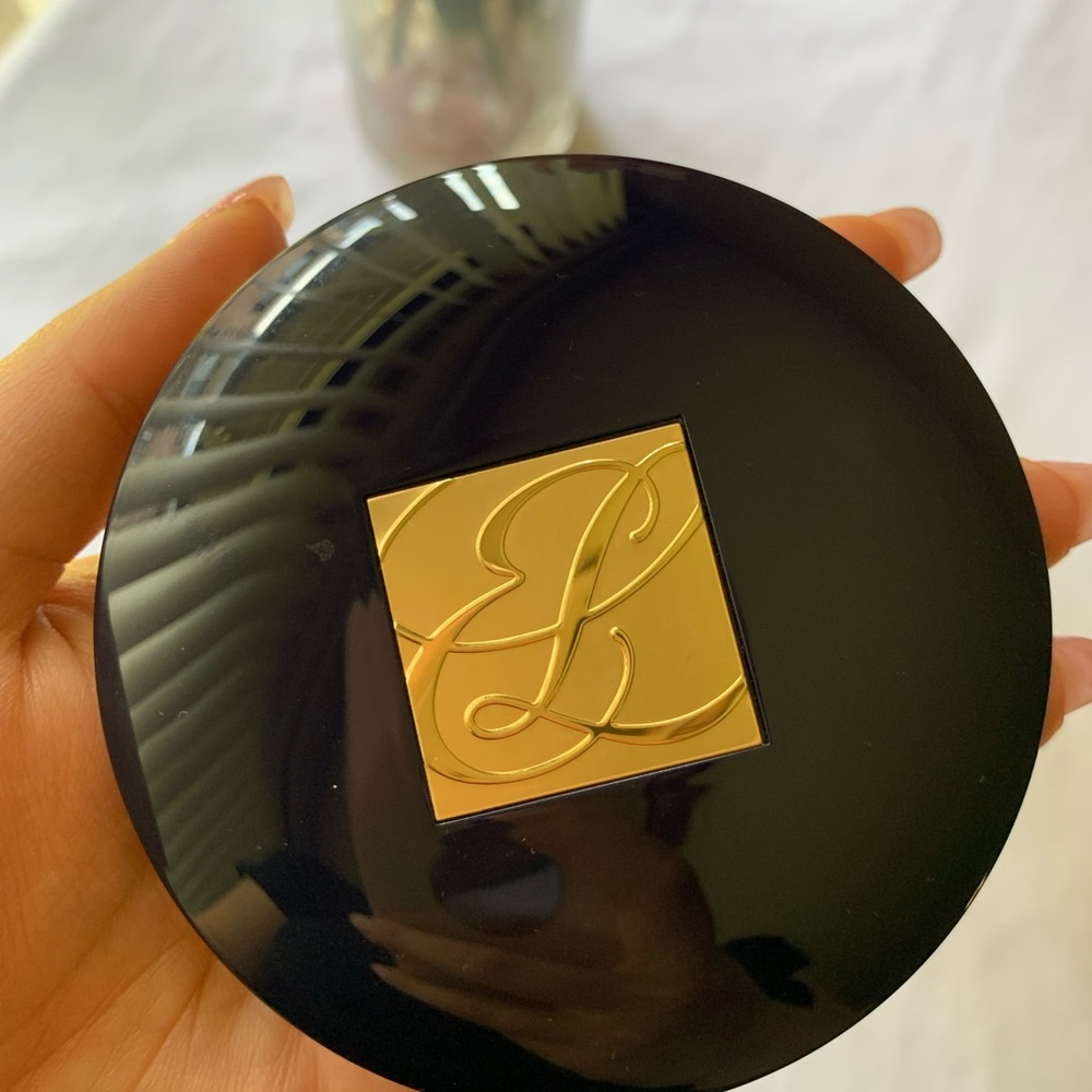 Powder Estée Lauder